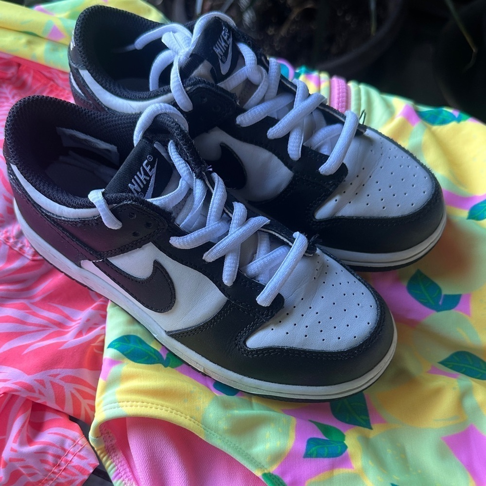 Nike Kids Black and White Sneakers - Picture 2 of 4